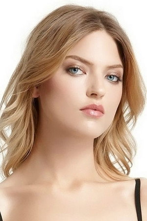 Martha Hunt portrait