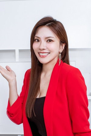 Iris Yu portrait