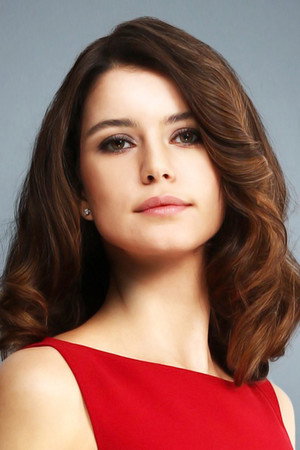 Beren Saat portrait