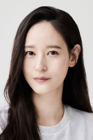 Rie Young-zin portrait