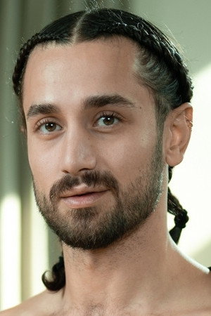 Noah Asli portrait