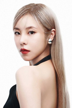 Wheein portrait
