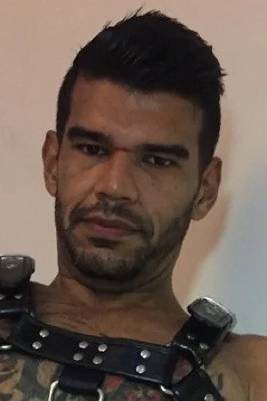 Leon XXL portrait