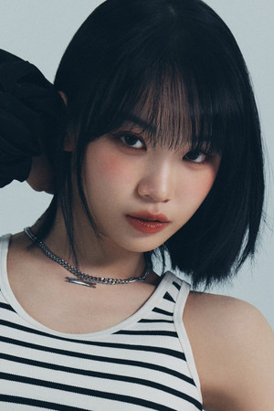 Kim Chaewon portrait