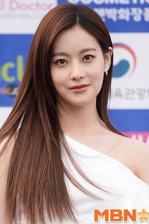 Oh Yeon-seo portrait