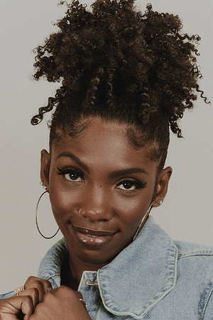 Juliana Alves portrait