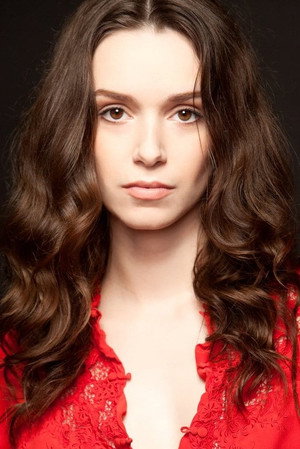 Alex Essoe portrait