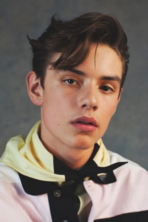 Louis Partridge portrait