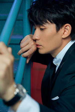 Zhu Yilong portrait