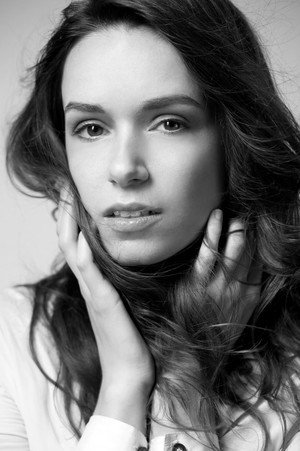 Alex Essoe portrait
