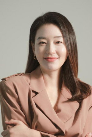 Park Jin-hee portrait
