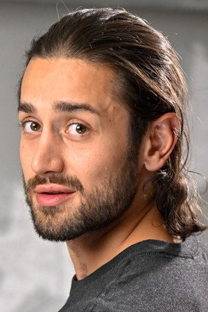 Noah Asli portrait