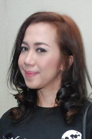 Dewi Amanda portrait