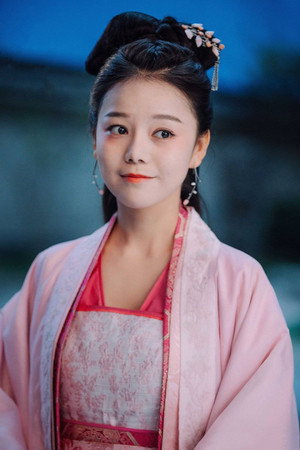 Tu Hua portrait