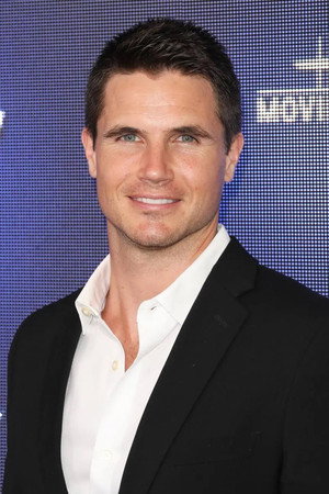 Robbie Amell portrait