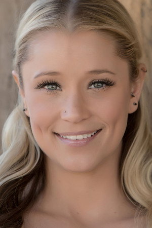 Kristen Renton portrait