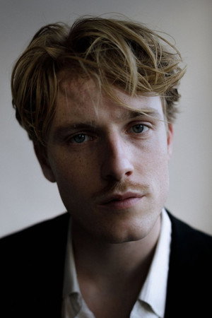 Louis Hofmann portrait