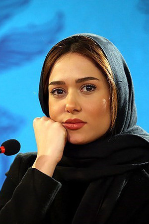 Parinaz Izadyar portrait