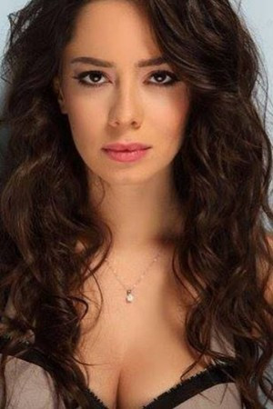 Merve Sevi portrait