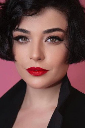 Gonca Vuslateri portrait