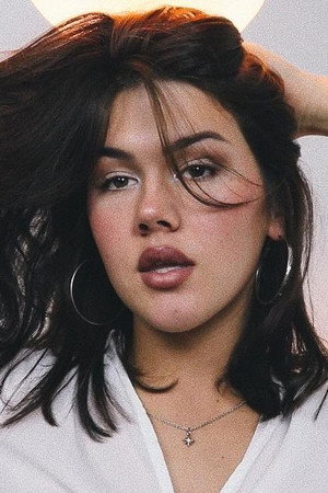 Daisy Taylor portrait