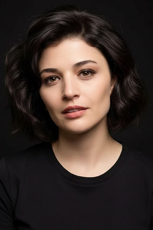 Gonca Vuslateri portrait