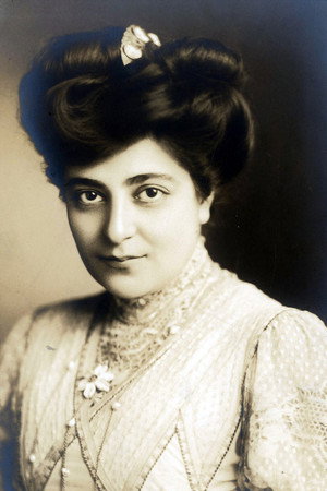 Flora Zabelle portrait
