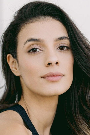Laysla De Oliveira portrait
