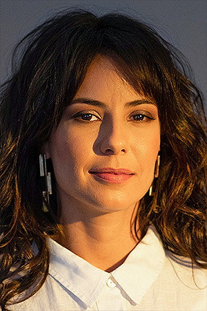 Andréia Horta portrait