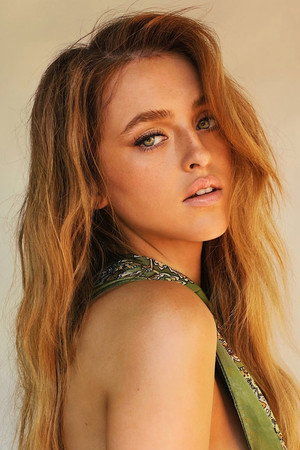 Alicia Moffet portrait