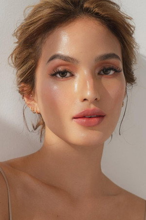 Sarah Lahbati portrait