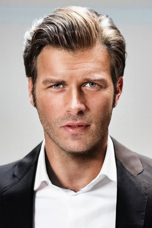 Kıvanç Tatlıtuğ portrait