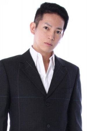TOMOKAZU portrait