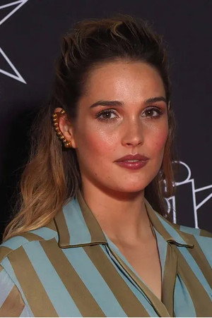 Camille Lou portrait