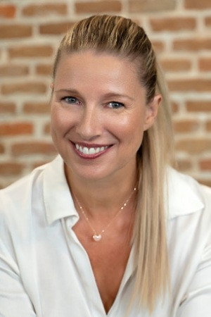 Anne Igartiburu portrait