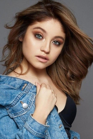 Karol Sevilla portrait