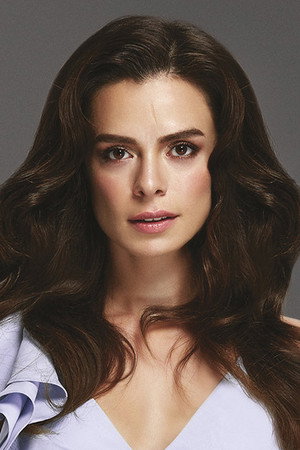 Özge Özpirinçci portrait