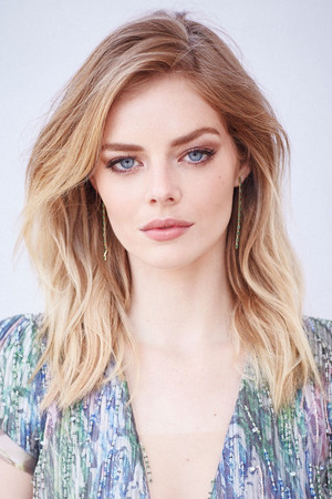 Samara Weaving portrait