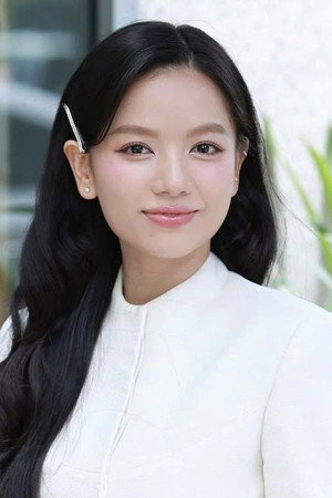 Lê Hạ Anh portrait