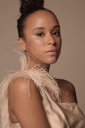 Mari Oliveira portrait