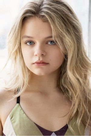 Kylie Rogers portrait