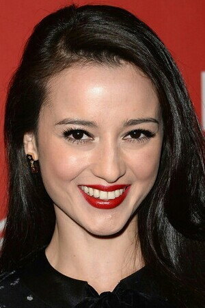 Julie Estelle portrait