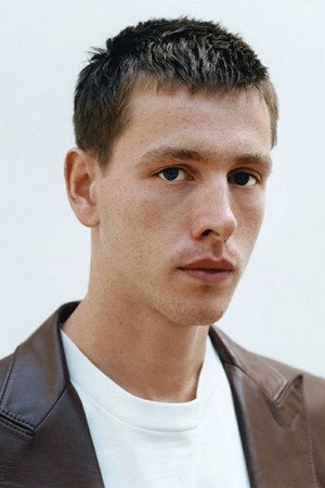 Harris Dickinson portrait
