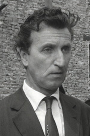 Mac Ronay portrait