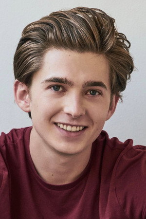 Austin Abrams portrait