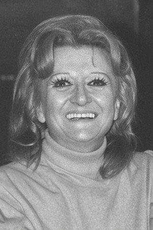 Nisa Serezli portrait