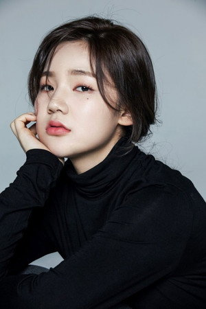 Lee Eun-saem portrait