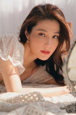 Diễm My 9x portrait