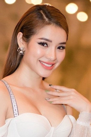 Phương Trinh Jolie portrait