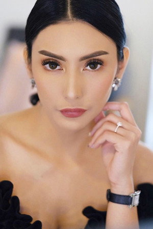 Tyas Mirasih portrait